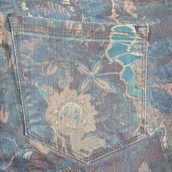 Bandolino Women's Skinny Jeans - Floral Pattern - Picture 11 of 12